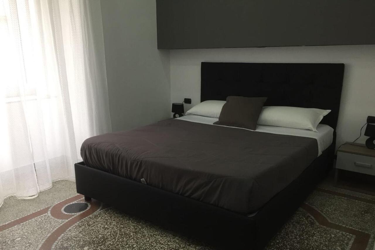 נאפולי Mb95 - Mezzocannone Luxurious Bed&Breakfast מראה חיצוני תמונה