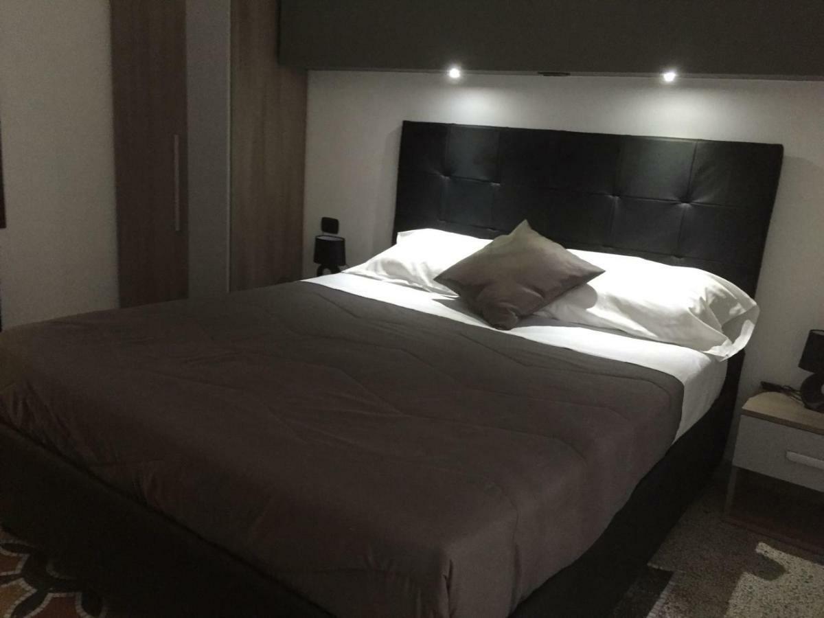 נאפולי Mb95 - Mezzocannone Luxurious Bed&Breakfast מראה חיצוני תמונה